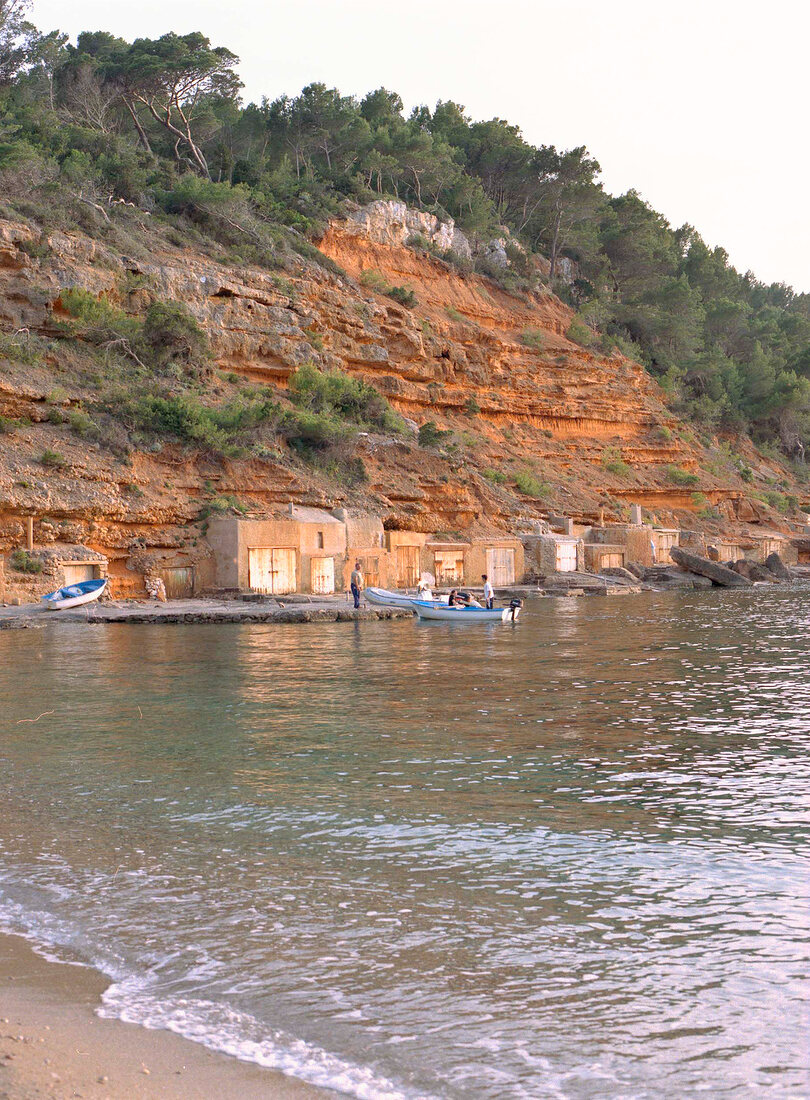 Insel Ibiza, Bucht, schroffe Felsen Natur, Meer