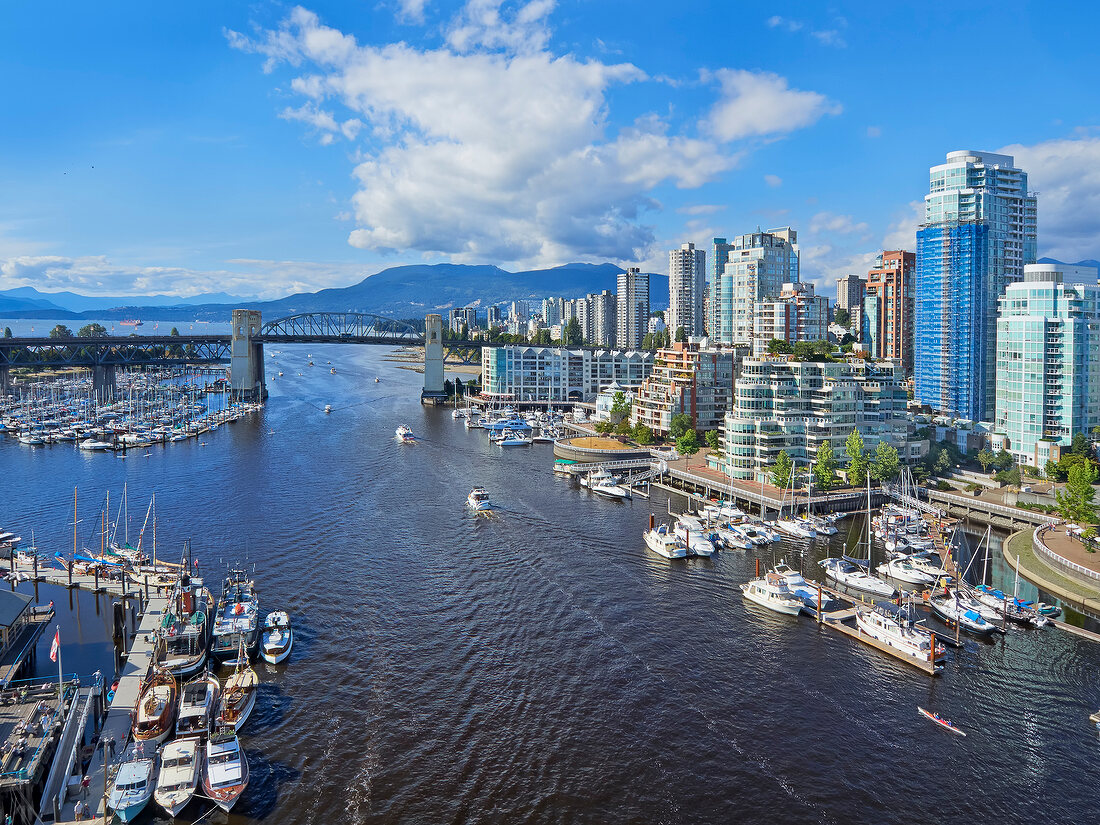 Kanada, British Columbia, Vancouver, False Creek, Burrard Bridge
