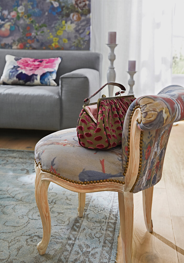 Wohnzimmer, Gestaltung, florale Dekore, Louis-seize-Sesselchen