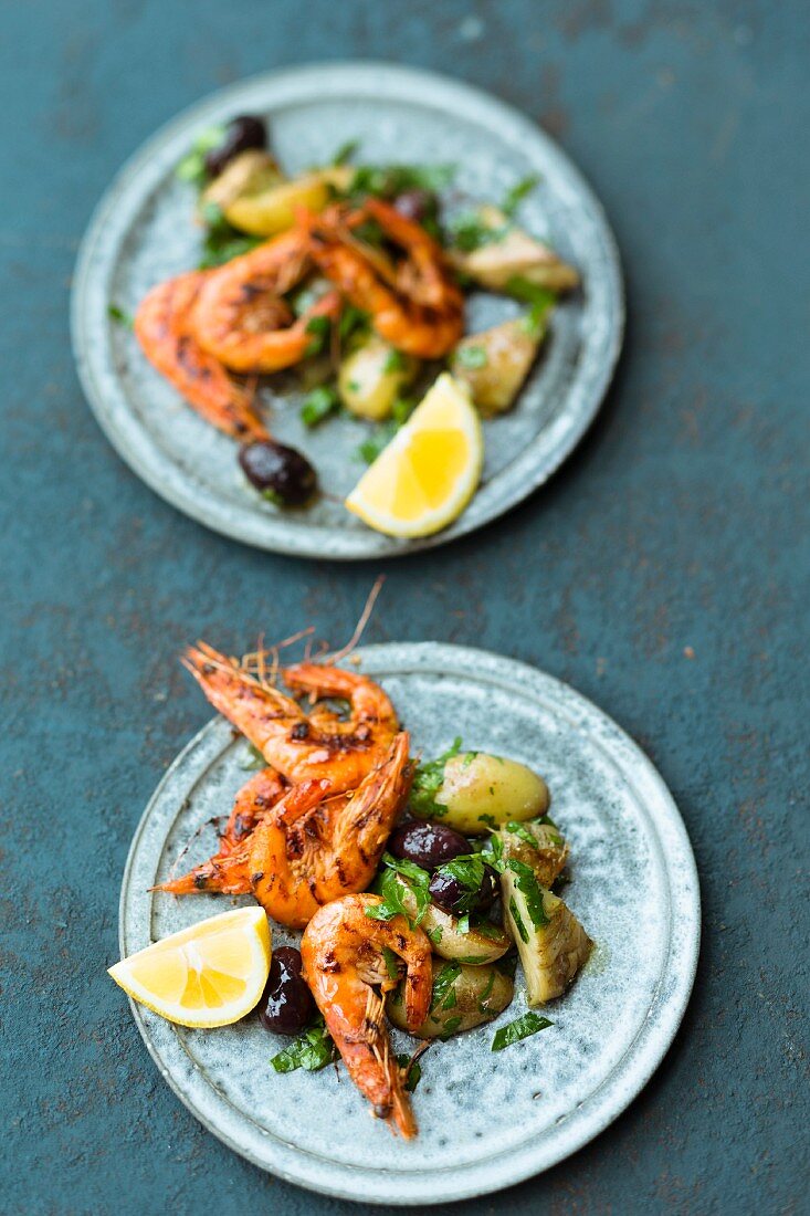 Würzige Garnelen mit Artischocken-Kartoffel-Salat