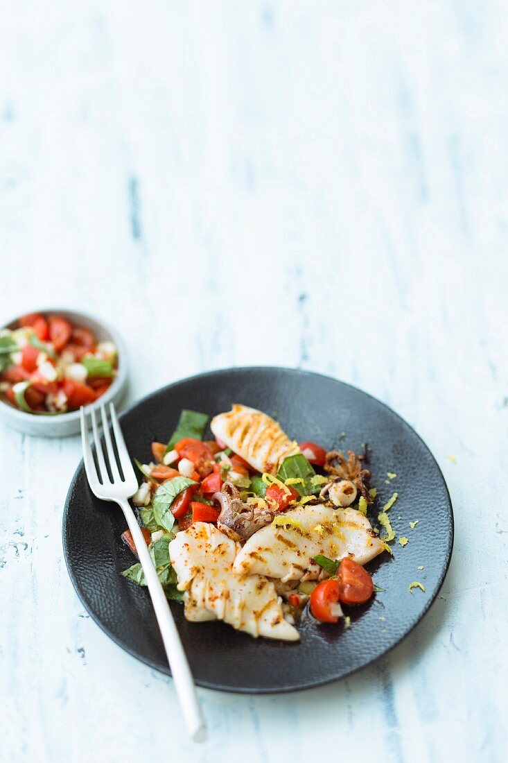 Calamaretti mit Tomatensalsa