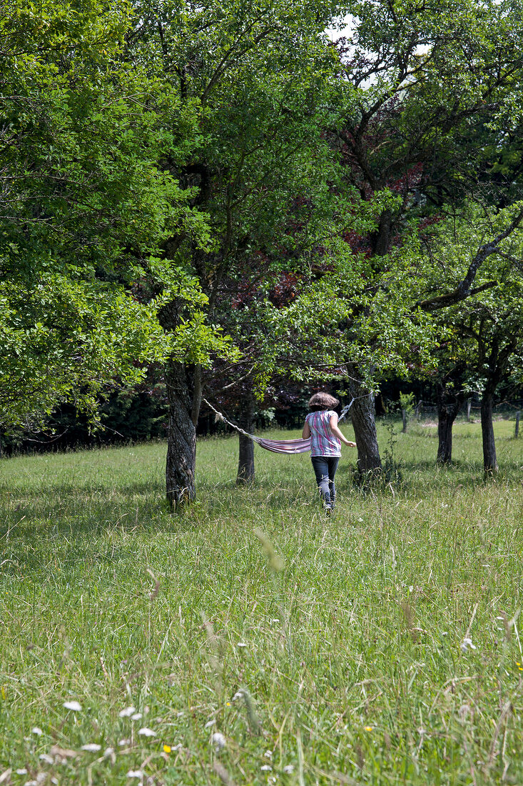 Wiese, Feld, Hängematte, Frau, läuft 