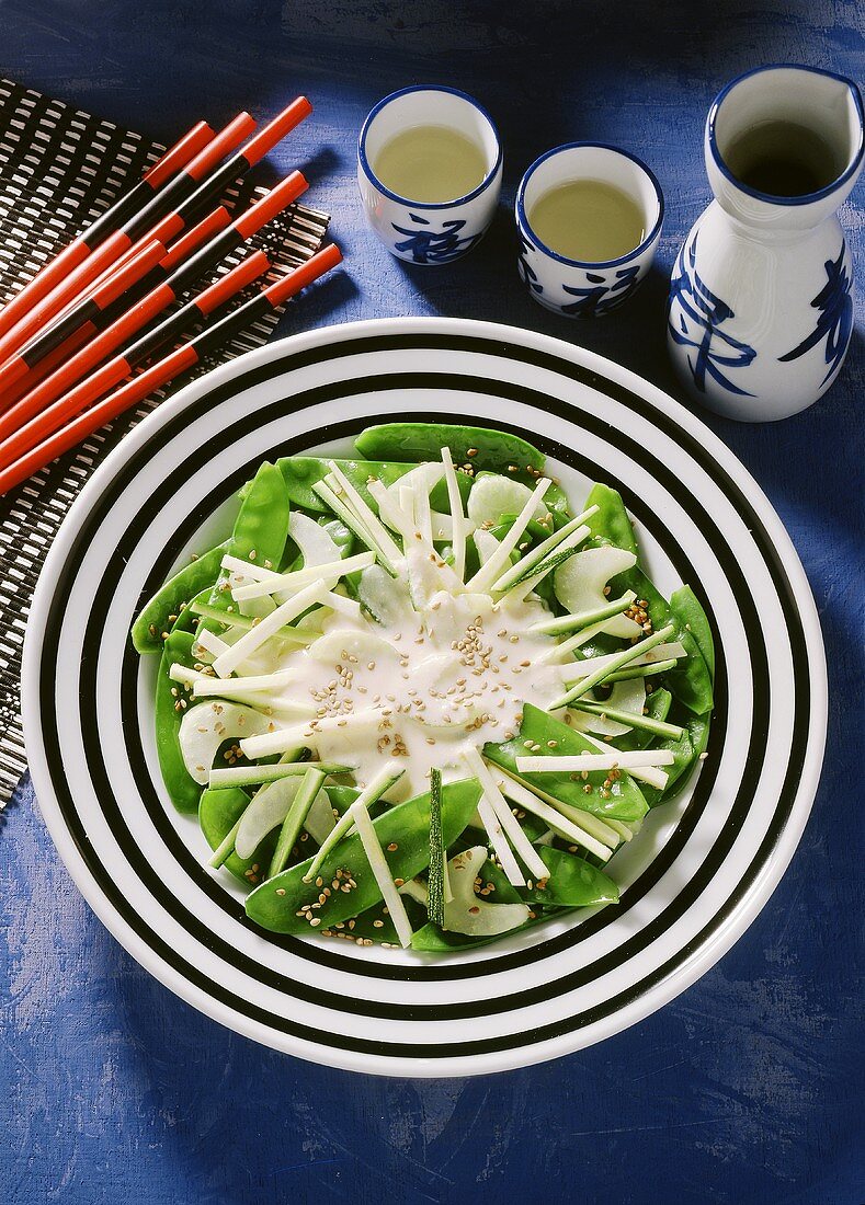 Japanischer Gemüsesalat mit Tofusauce