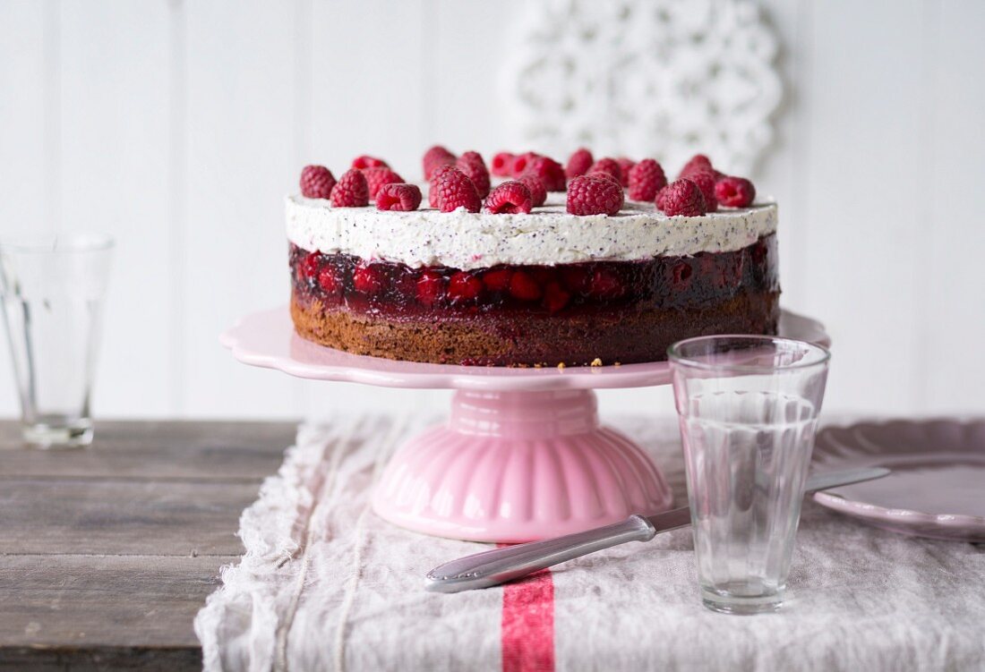 Raspberry cream cake with poppyseeds