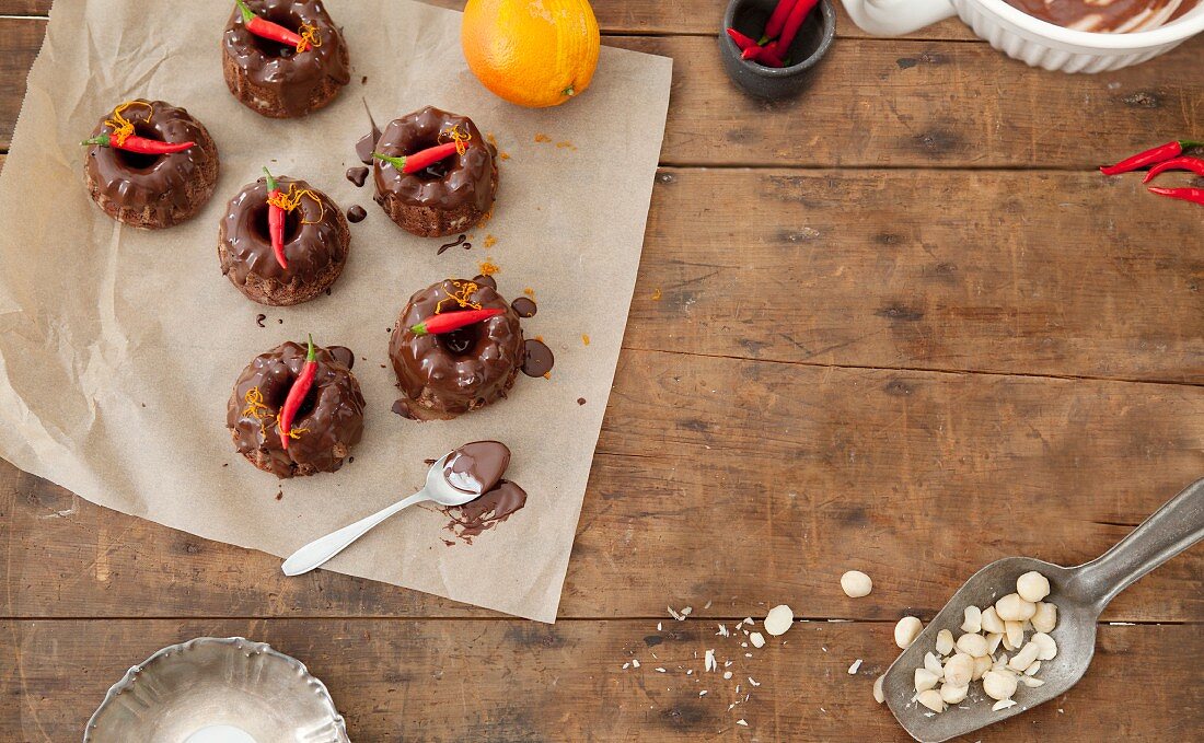 Mini chocolate Bundt cakes with chilli peppers and orange zest