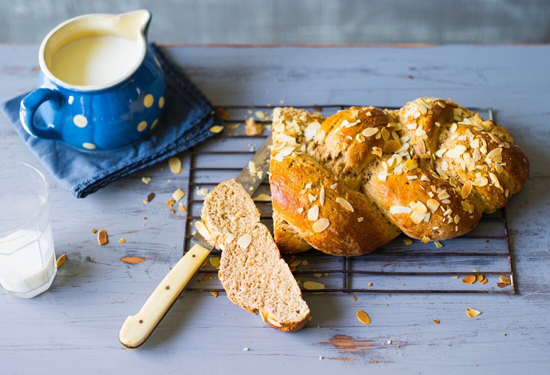 Baking with stevia: yeast dough braid with almonds