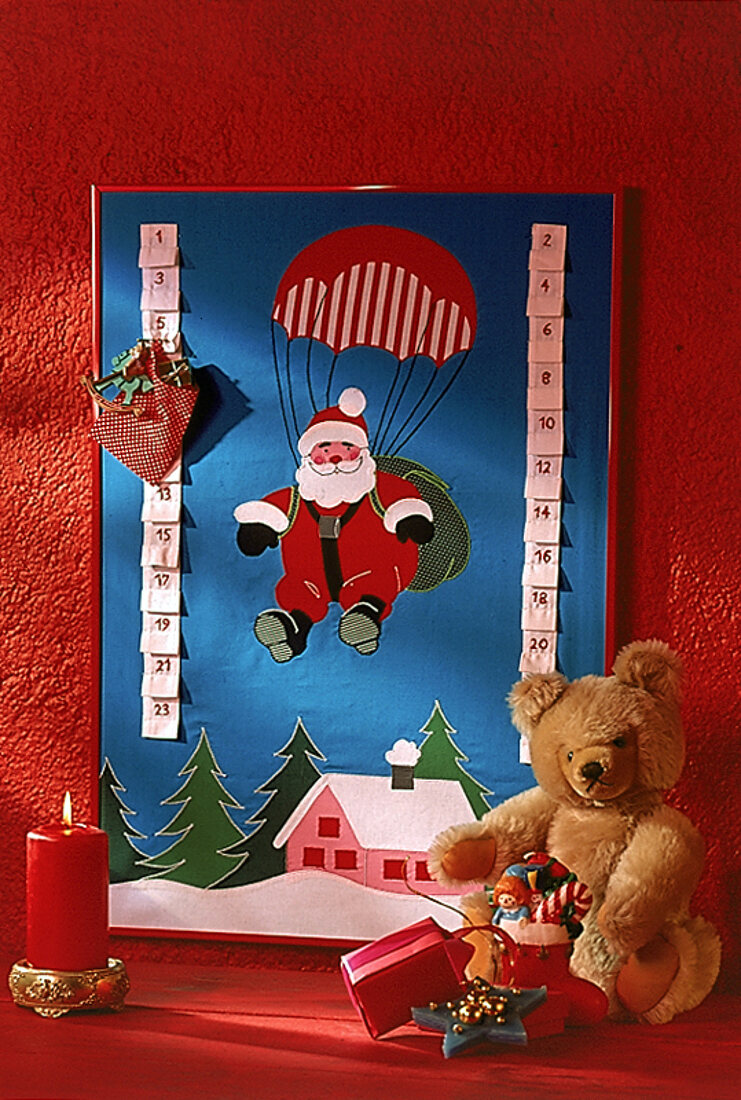 Adventskalender, Weihnachtsmannbild mit Geschenken, Teddy, Kerze