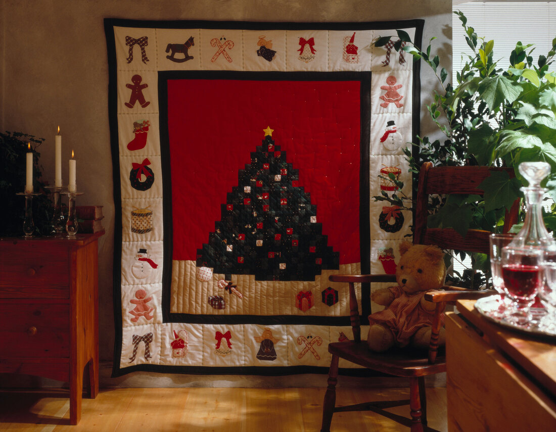Weihnachtlicher Wandbehang aus Stoff Weihnachtsbaum darauf