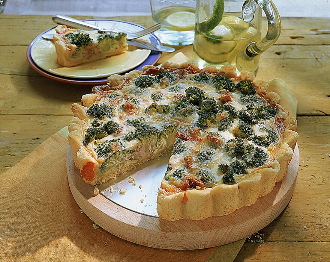 Brokkoli-Quiche mit Parmesankäse 