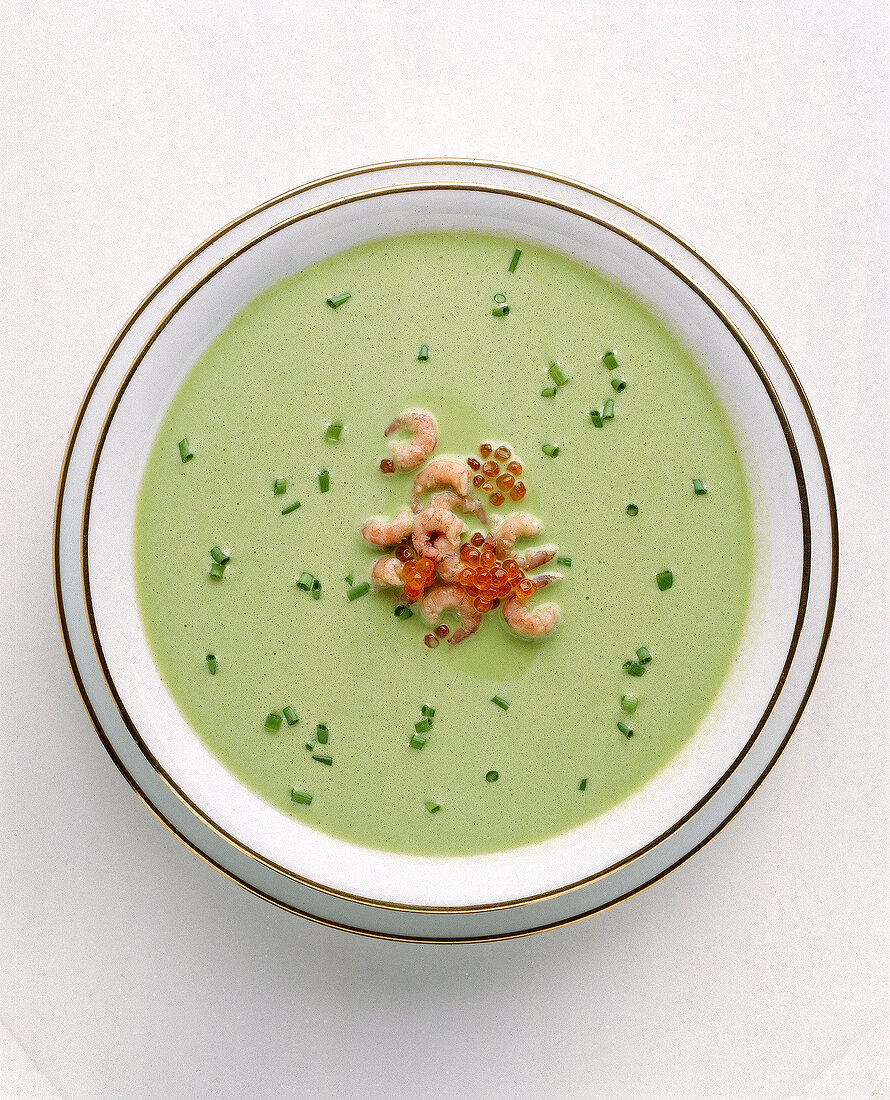 Erbsencremesuppe mit Nordseekrabben, Forellenkaviar