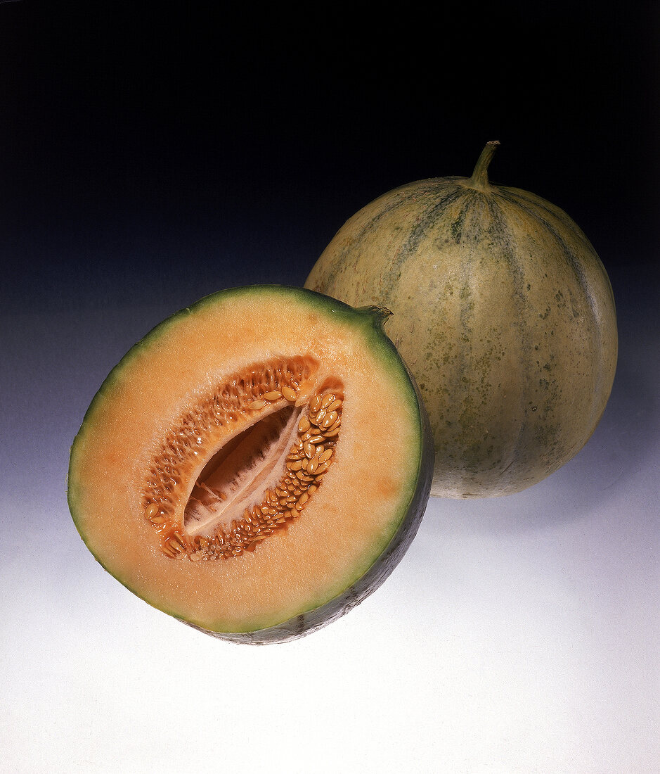 Eine ganze und eine halbe Vauclusien -Melone
