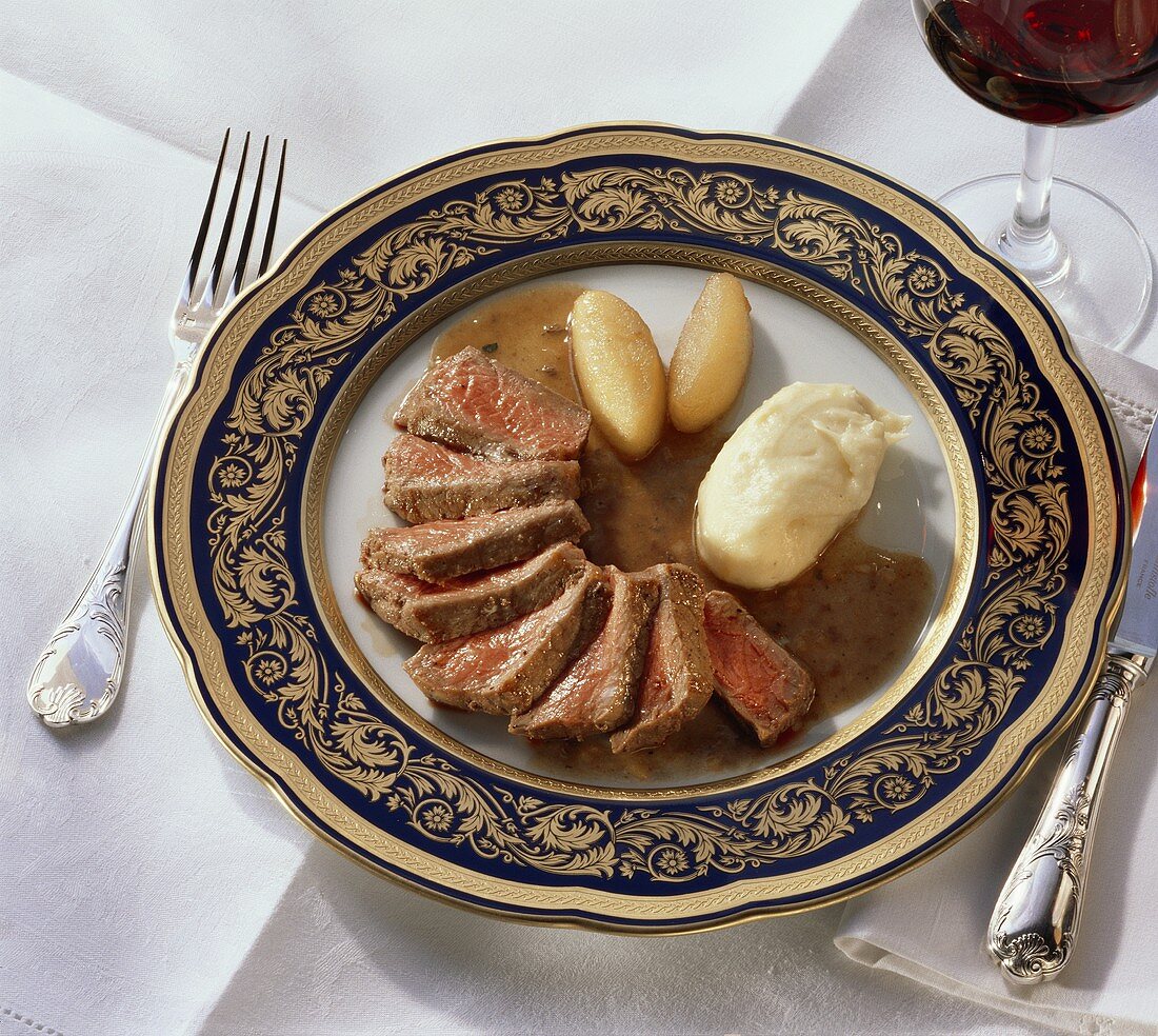 Schweinefilet mit karamellisierten Äpfeln