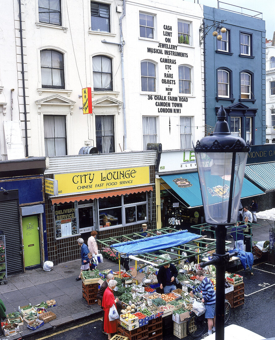 Stadtidyll über d. Portobello Road in Notting Hill(Marktstände)