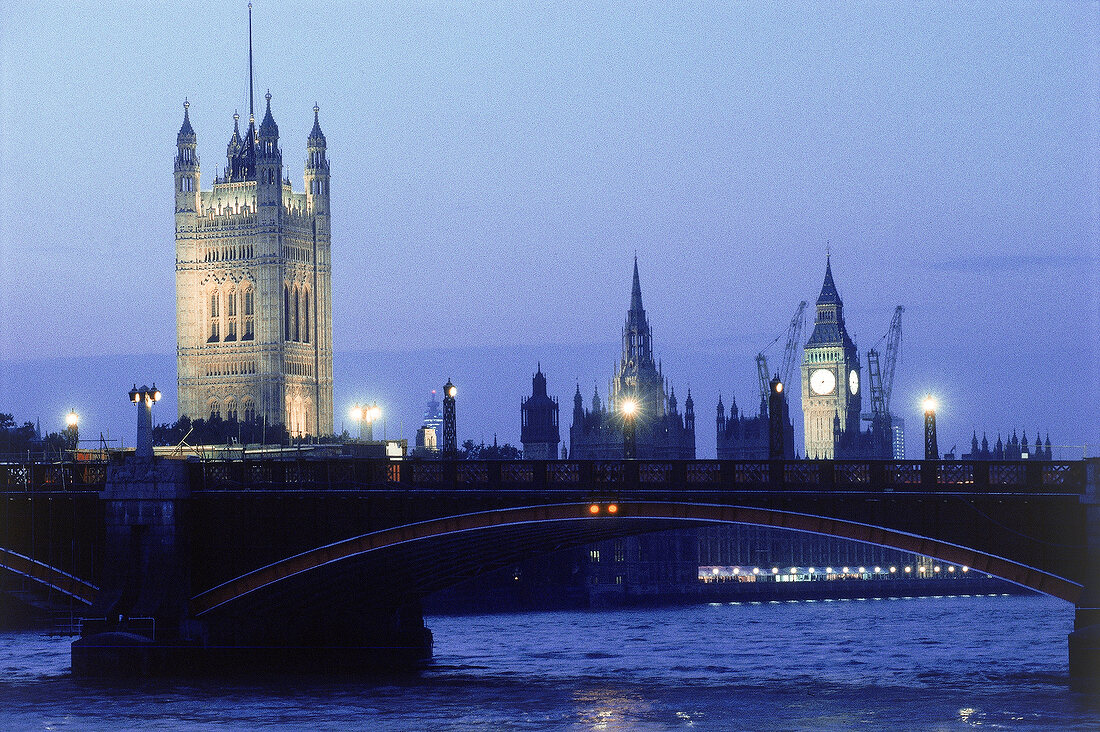 Nächtlicher Blicke auf das Westminster / Lambeth Bridge