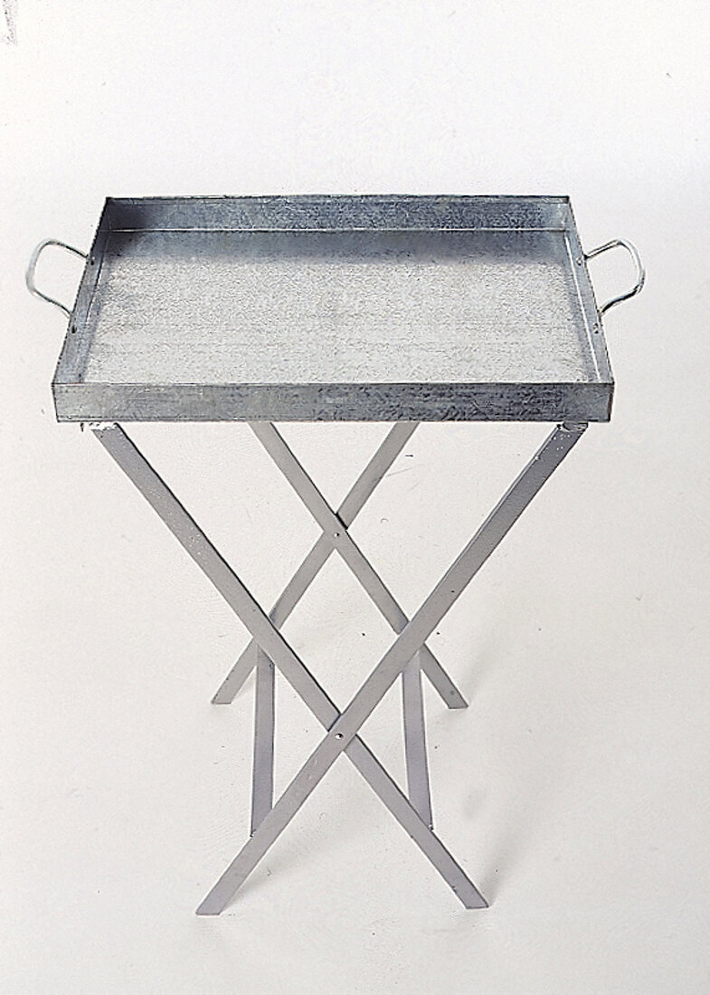 Aluminiumtisch mit abnehmbarem Tablett.X