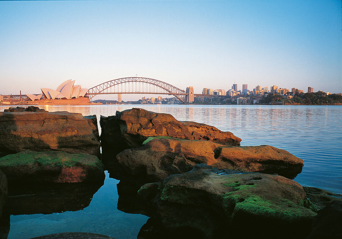 Skyline von Sydney mit dem Opernhaus und der Harbour Bridge