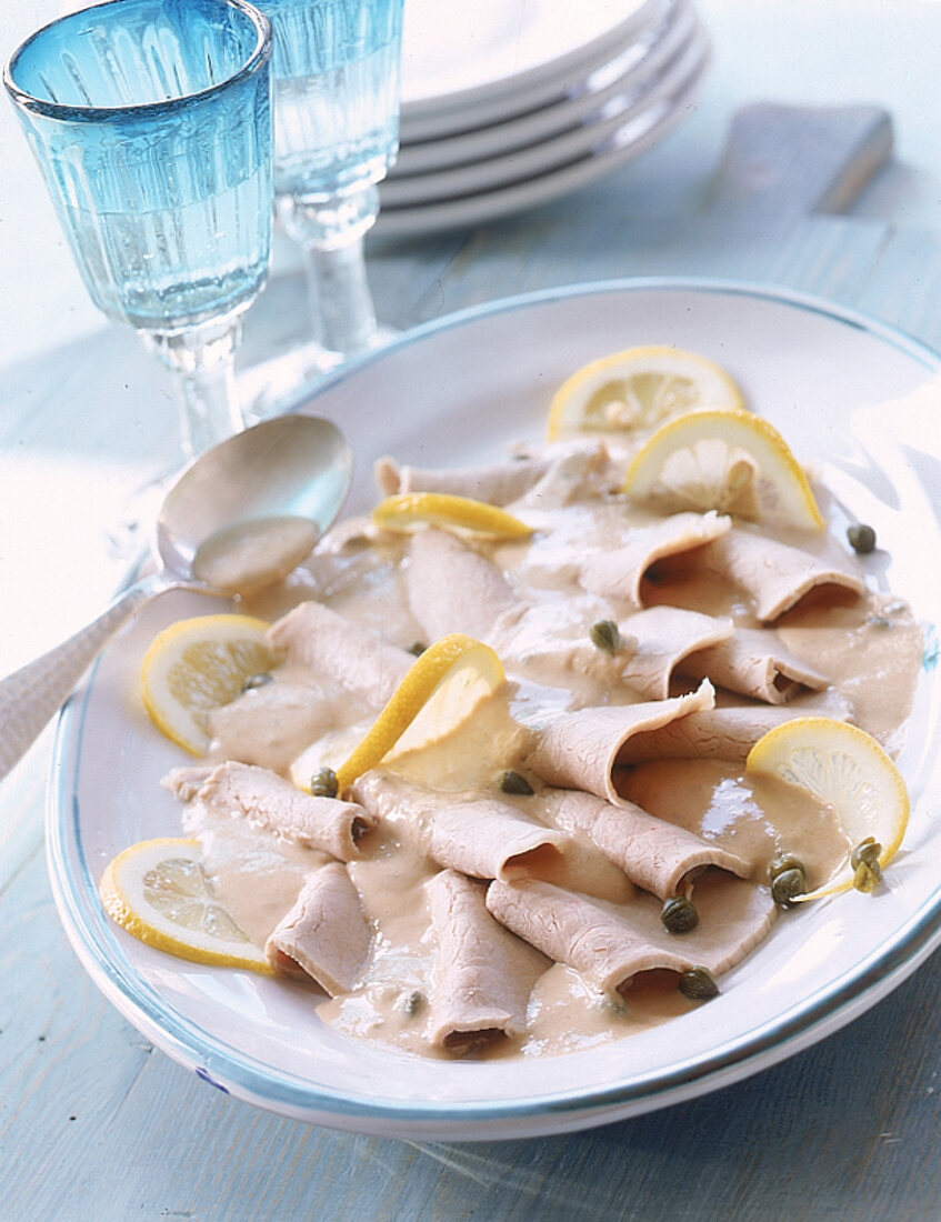 Geschnittenes Kalbfleisch m Thunfisch sauce,"Vitello tonnato"