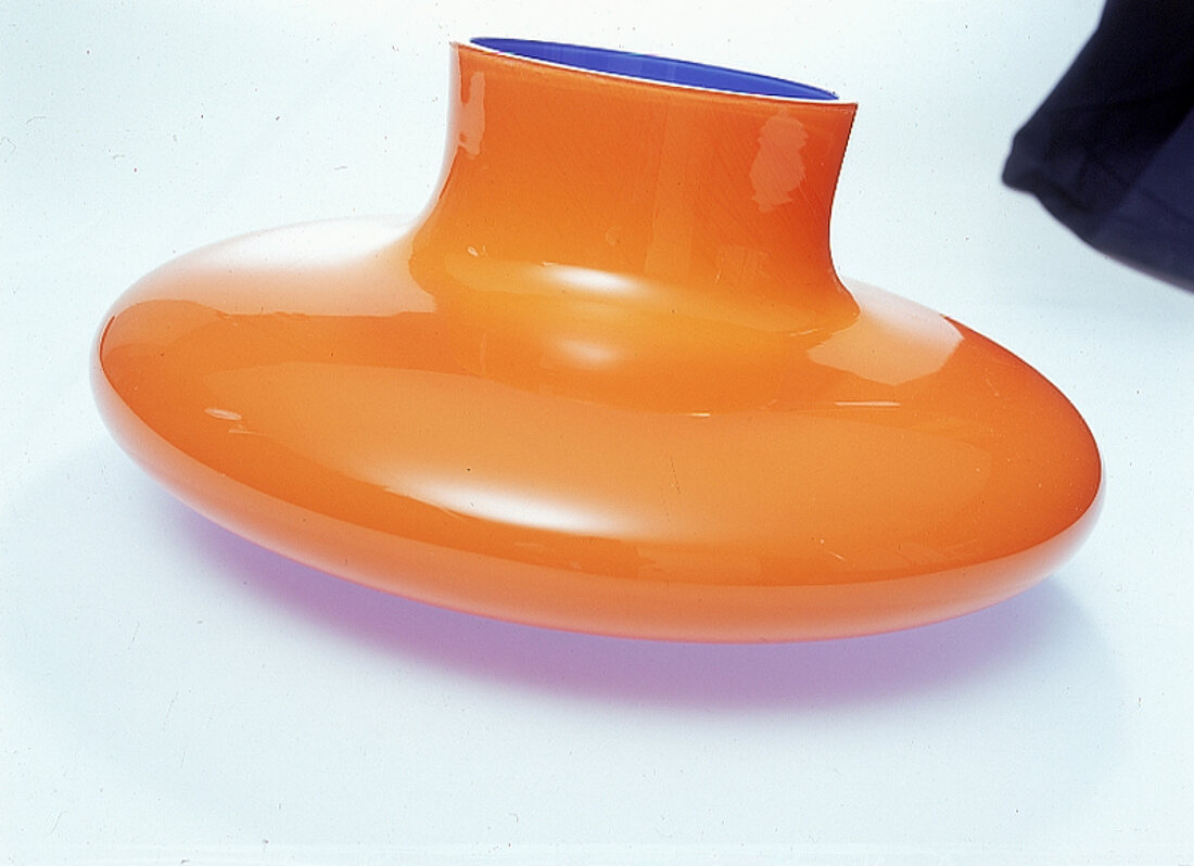 Murano-Glasvase in leuchtend orange ,innen knallblau