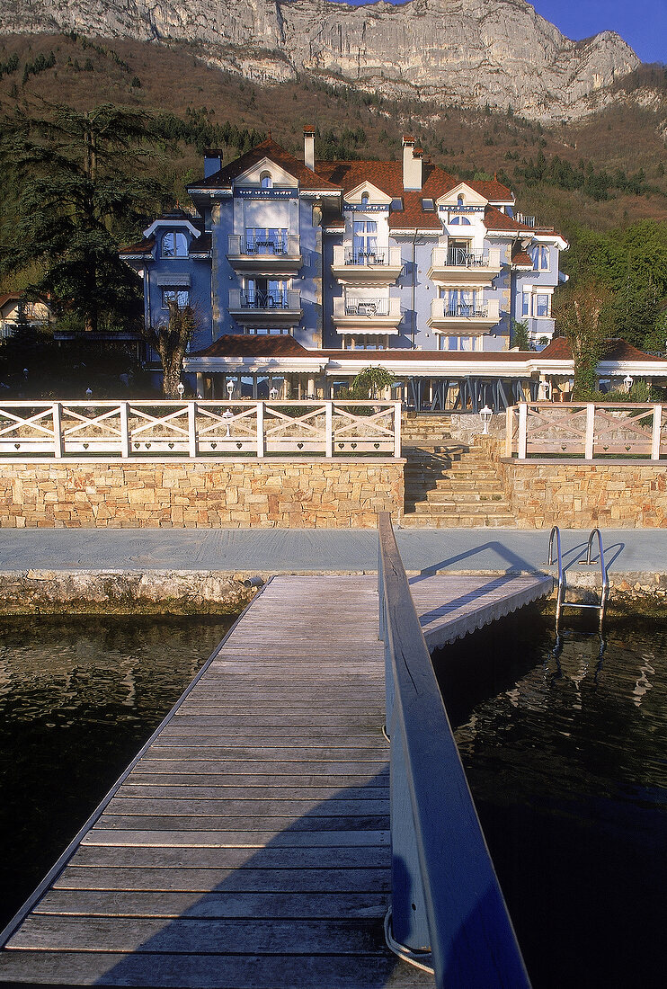 Restaurant-Auberge de l´Eridan von außen.Honorarpflicht fuer ALLE !!!!