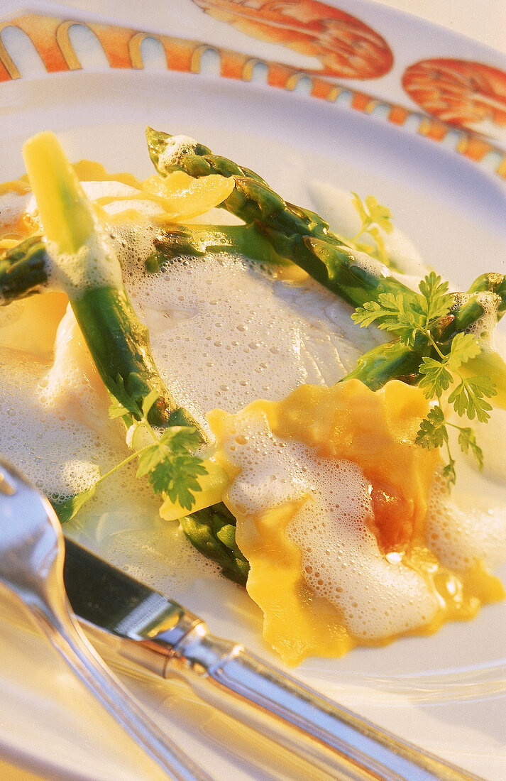 Steinbutt mit grünem Spargel in Champagnersauce