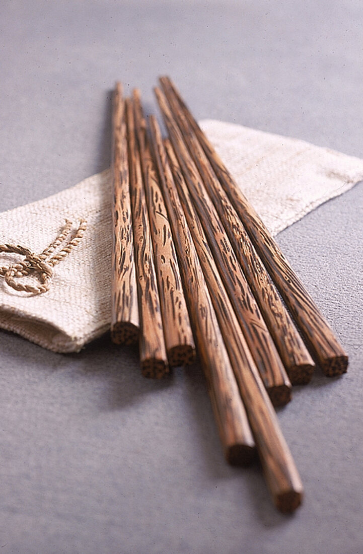 Bambusstäbchen mit Basttasche 