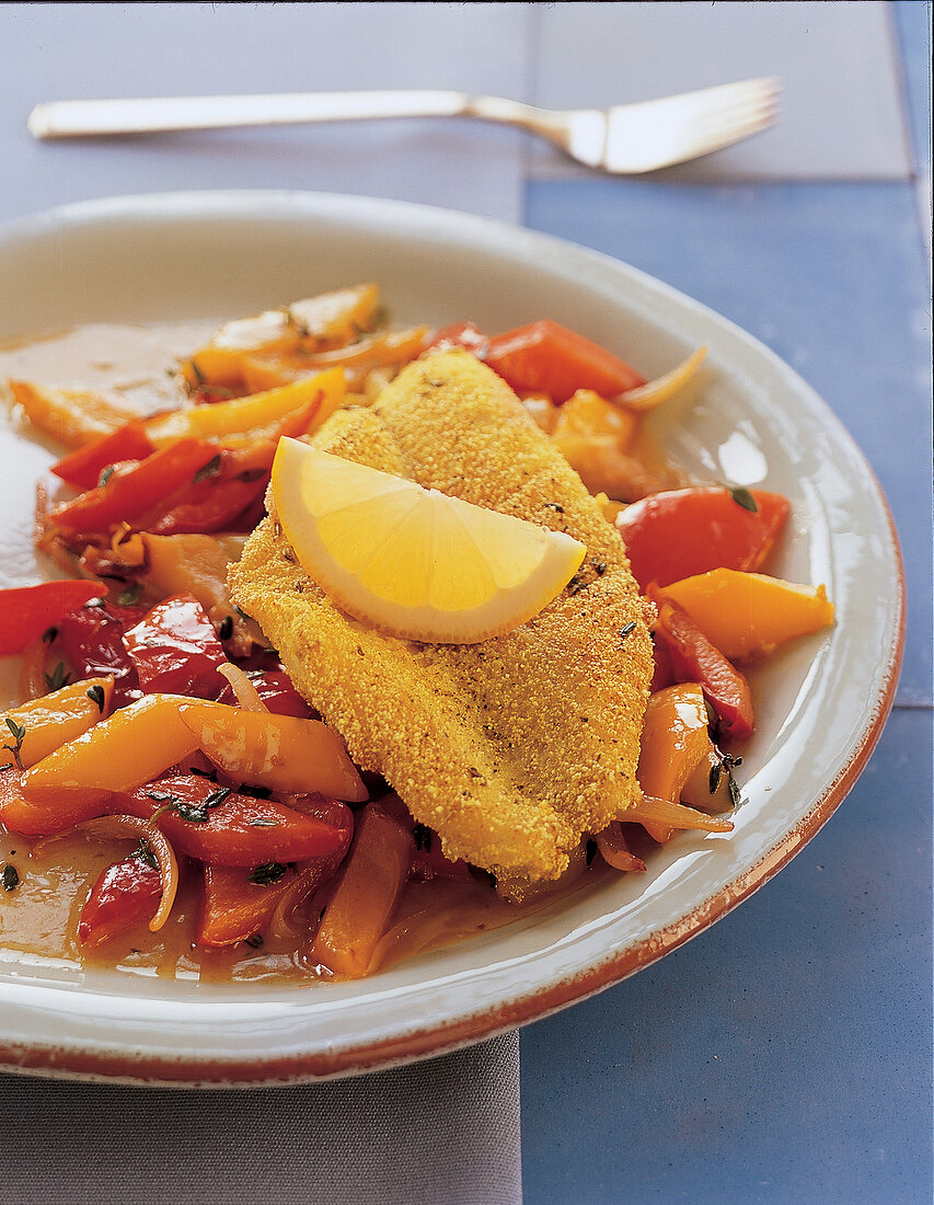 paniertes Rotbarschfilet mit Paprika gemüse,Thymian