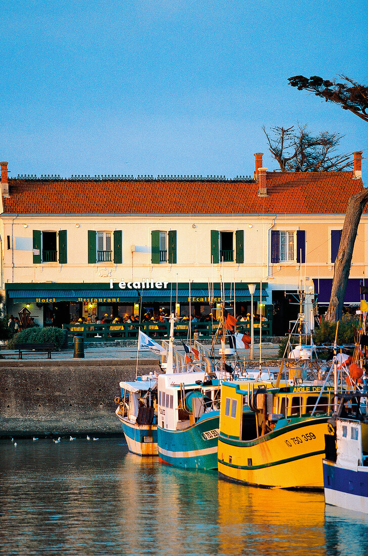 Fischereihafen, Fischerboote, Restaurant "L'Écailler"