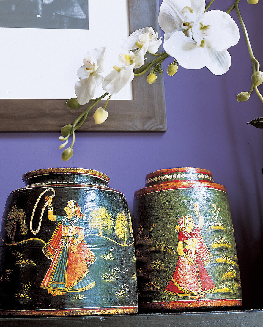 Milchtöpfe aus Tibet mit Tandrik Malerei verziert