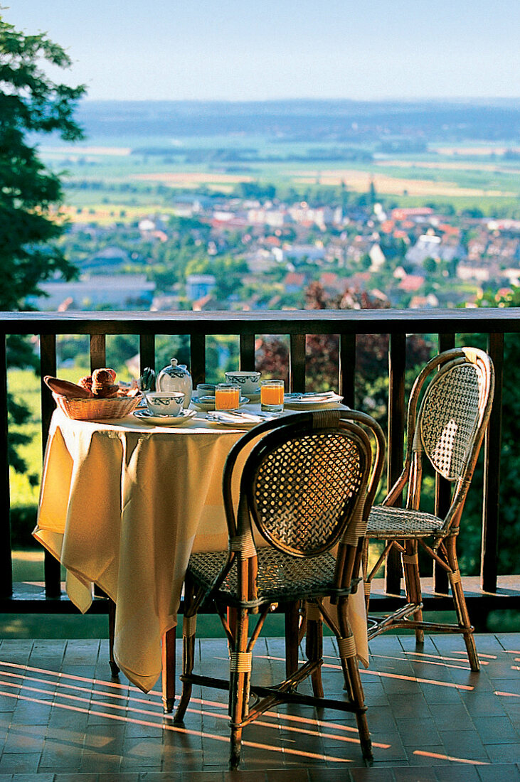 Hotel Clos Saint Vincent, Blick über die Oberrheinebene, Frühstück