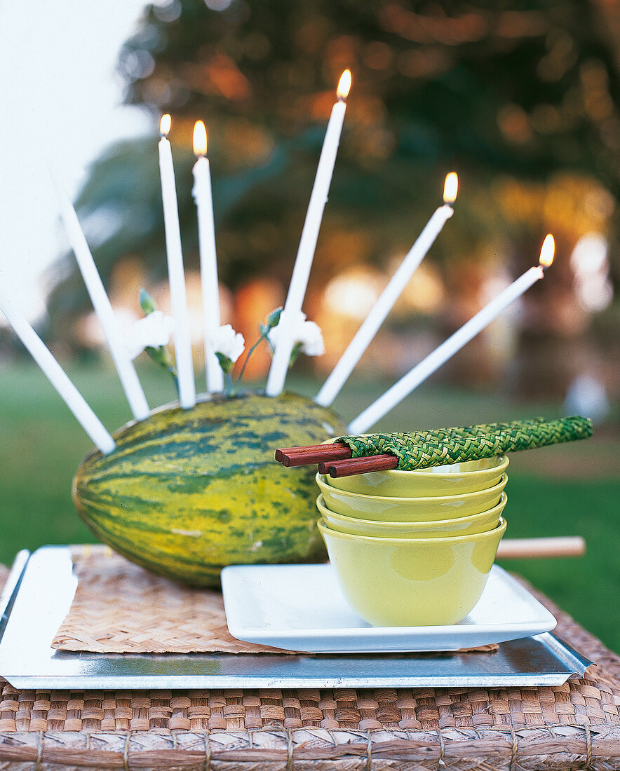Melone, in die brennende Kerzen gesteckt … – Buy image – 10080374