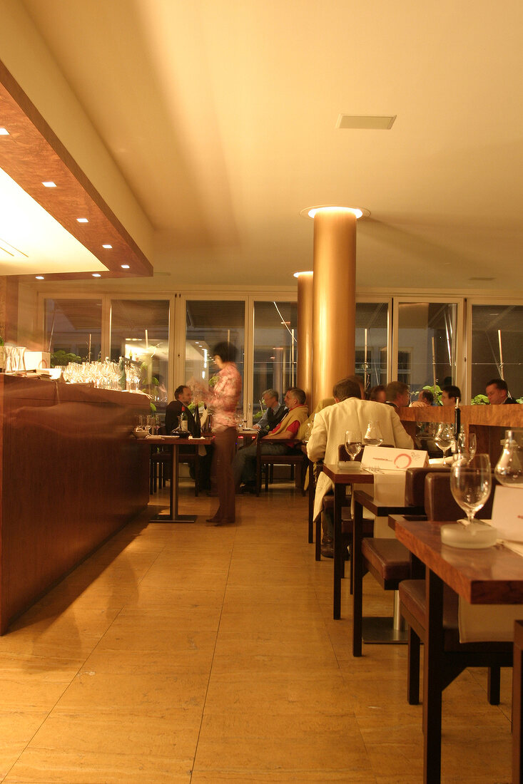 Rutz Weinbar Restaurant Berlin innen