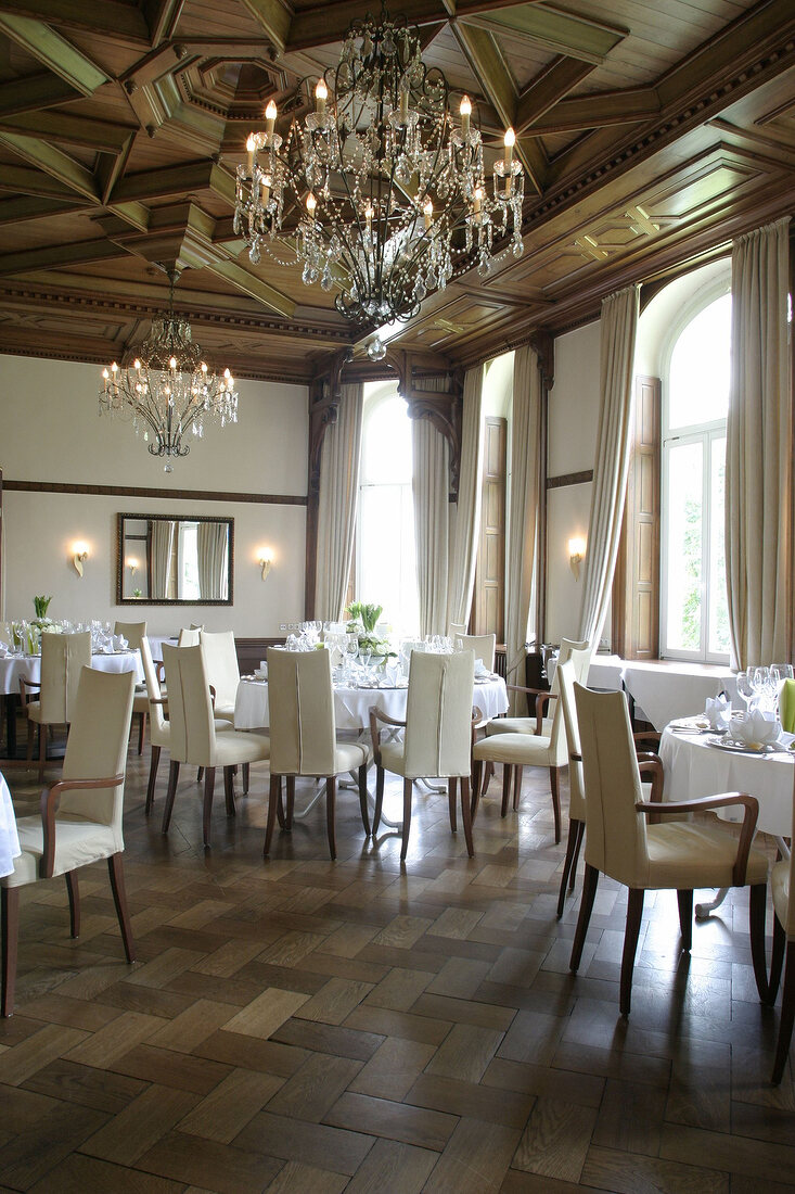 Schloss Lütgenhof historischer Gartensaal Restaurant Schlossrestaurant