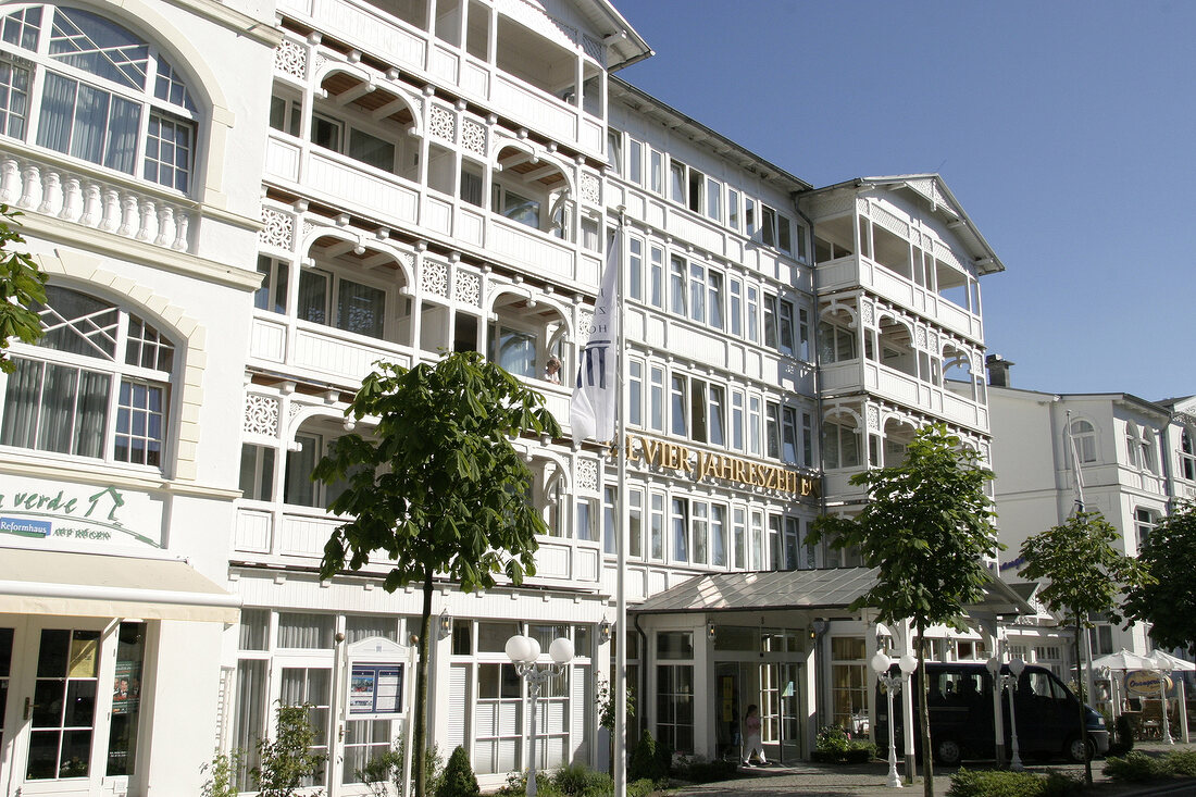 Vier Jahreszeiten Hotel in Binz auf Rügen Ruegen aussen