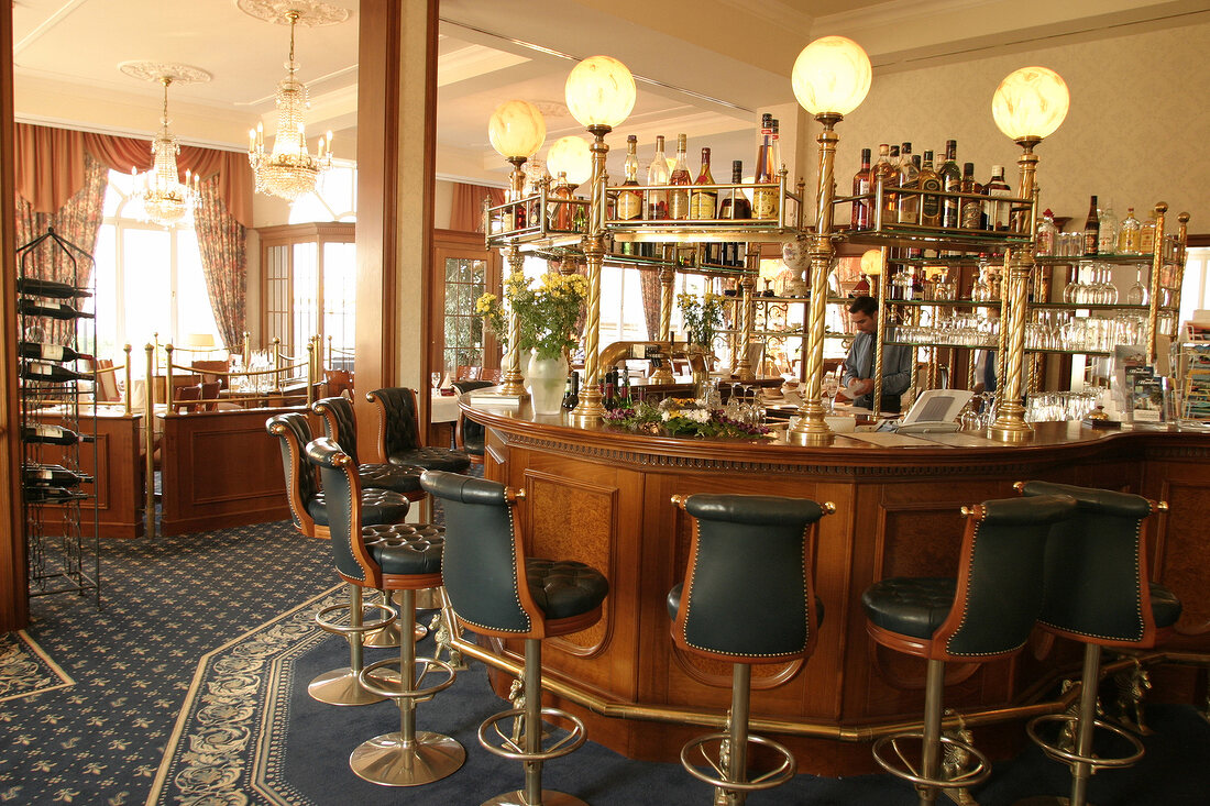 Strandhotel Atlantic Hotel in Bansin auf Usedom innen Bar