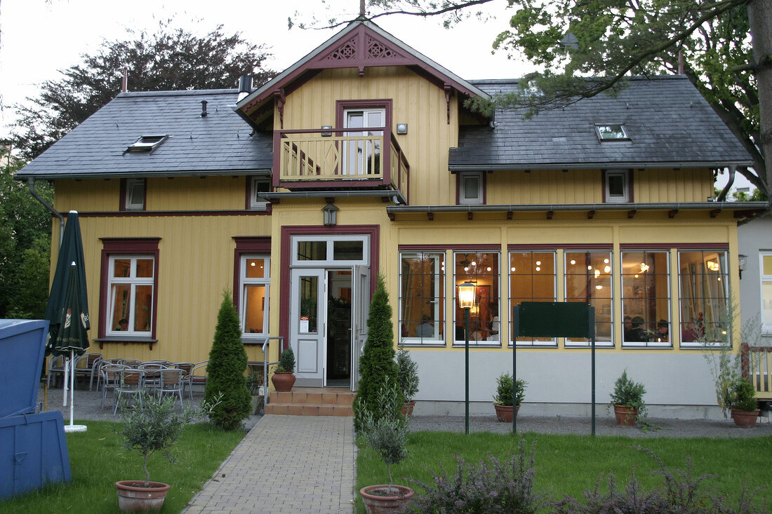 Tafelfreuden im Sommerhaus Restaurant in Stralsund aussen