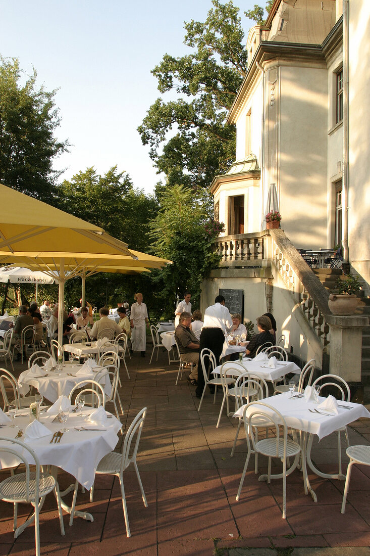 Villa Kellermann Sonnenschirme Restaurant in Potsdam