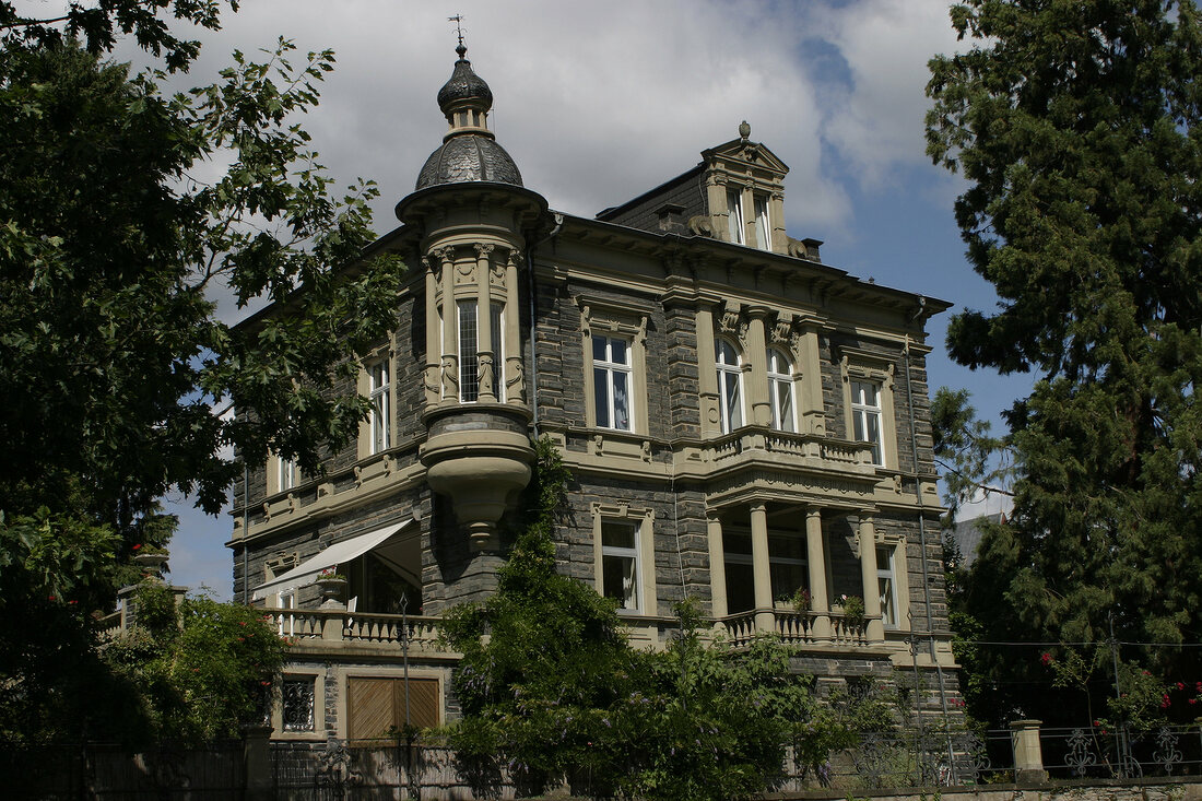 Wwe Dr H Thanisch - Erben Thanisch Weingut in Bernkastel-Kues Rheinland-Pfalz Deutschland