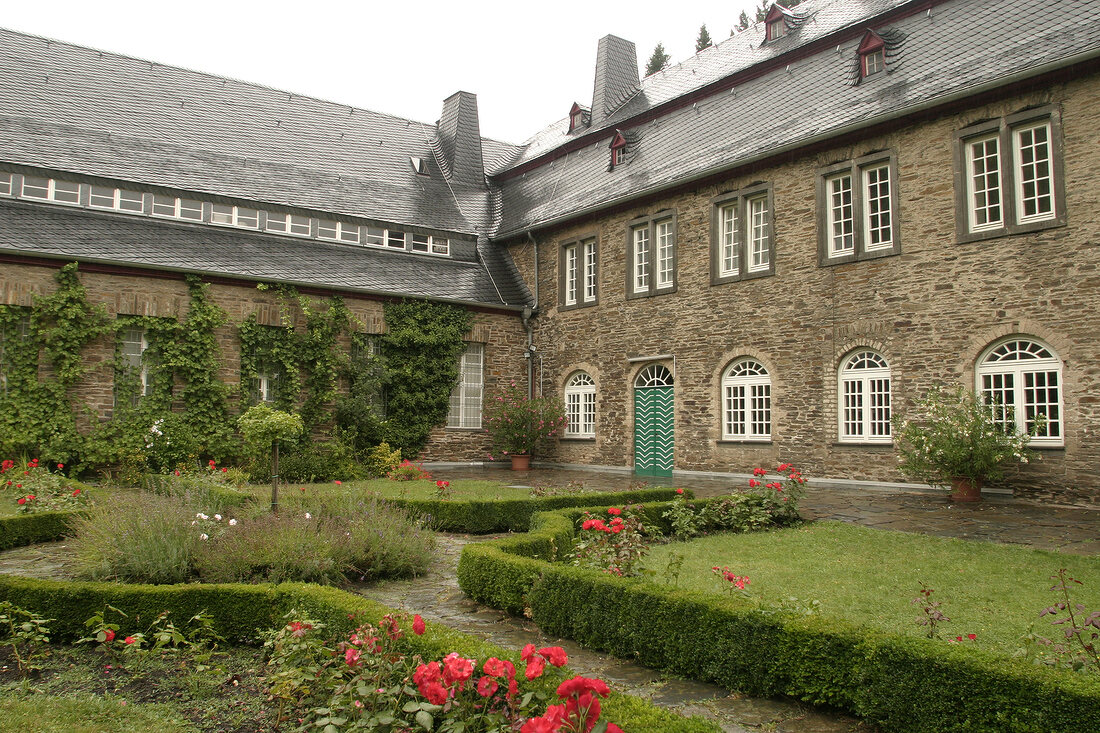 Staatliche Weinbaudomäne Marienthal Staatliche Weinbaudomäne Marienthal Weingut in Marienthal Rheinland-Pfalz