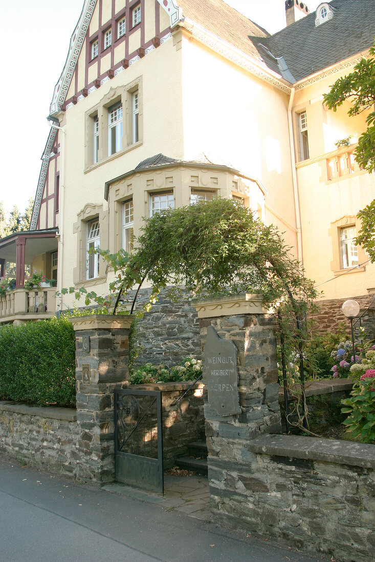 Heribert Kerpen Weingut mit Staußwirtschaft Strausswirtschaft in Bernkastel-Kues Rheinland-Pfalz