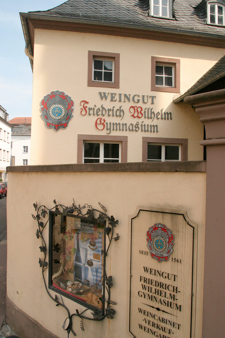 Stiftung Friedrich-Wilhelm-Gymnasium Stiftung Friedrich Wilhelm Gymnasium Weingut in Trier Rheinland-Pfalz