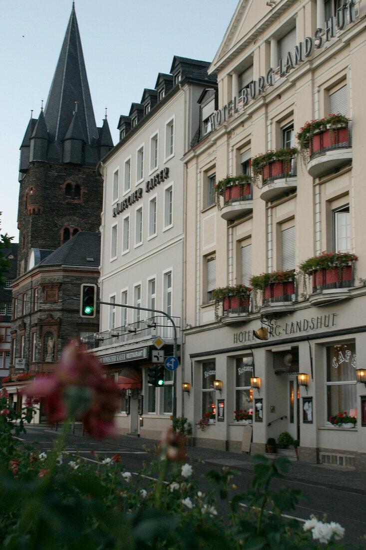 Franz Dahm Hauptsitz des Weingutes ist im Hotel Burg Landshut