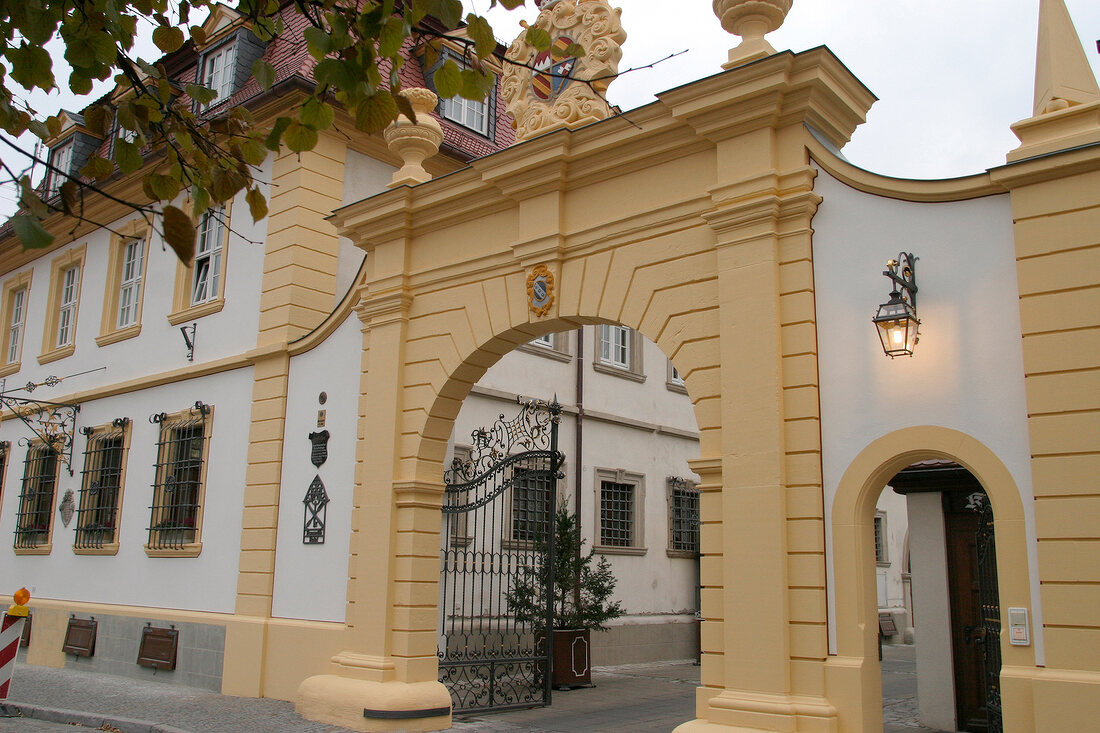 Romantikhotel Zehntkeller Hotel mit Restaurant und Weingut in Iphofen Bayern Deutschland