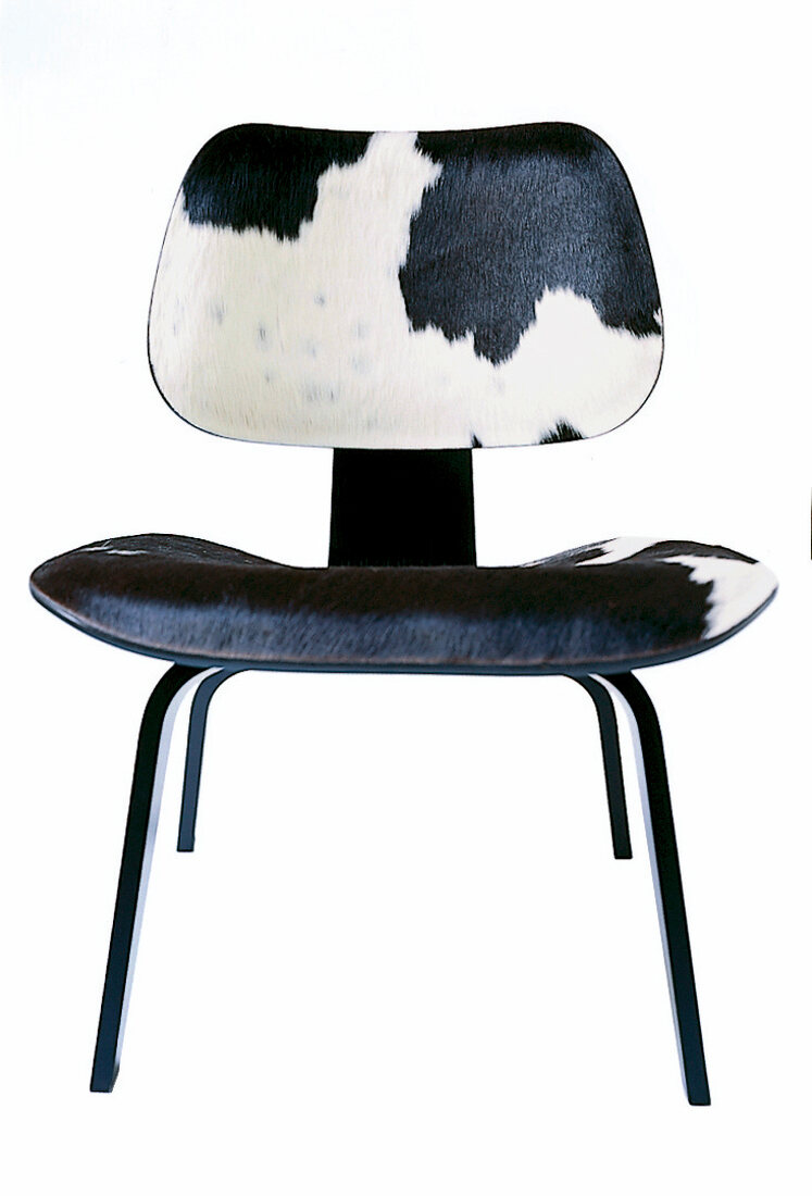 Lounge Chair mit Kalbfell-Bezug von Charles und Ray Eames