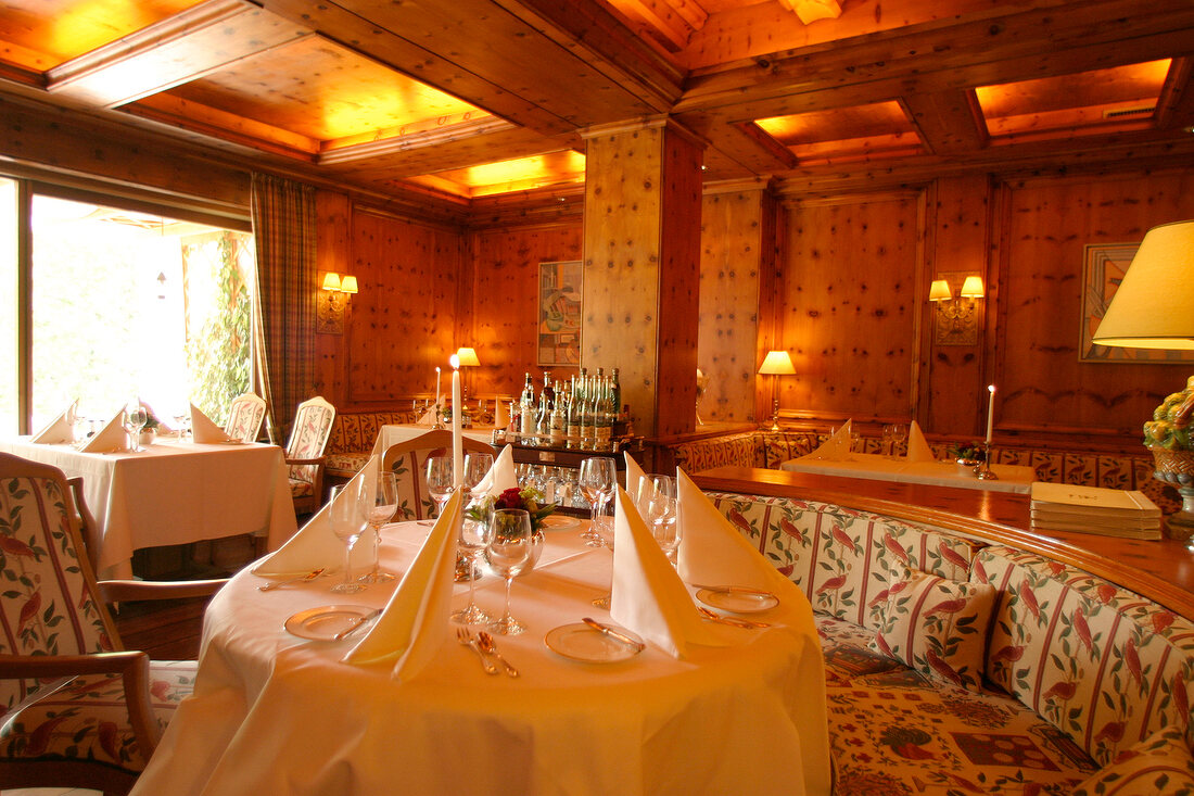Zirbelstube Restaurant Gaststätte Gaststaette im Hotel Am Schlossgarten in Stuttgart