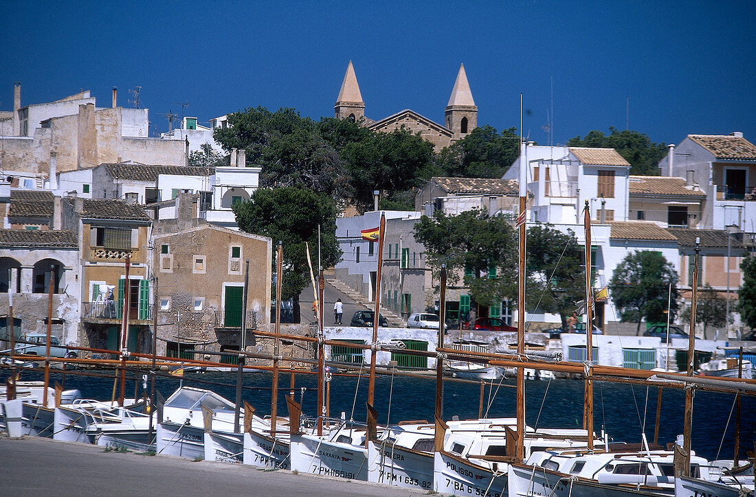 Hafenort Porto Colom auf Mallorca. 