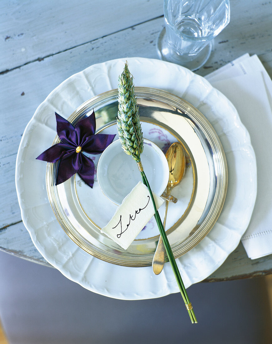 Tableware with winter wheat, purple flower and place card