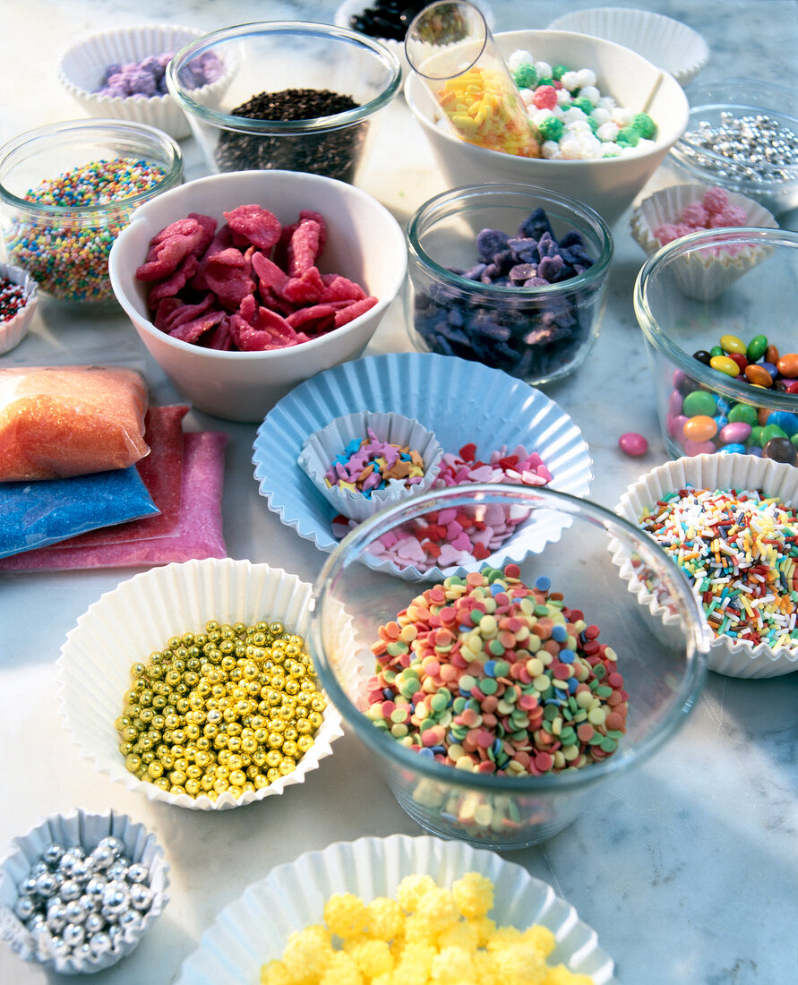 Edible candy decoration for confectionery