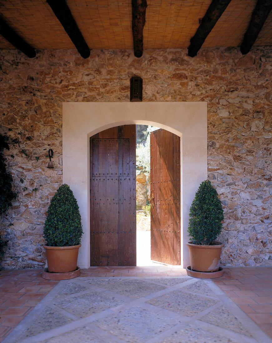 Entrance with wooden gate in Mallorca, Spain