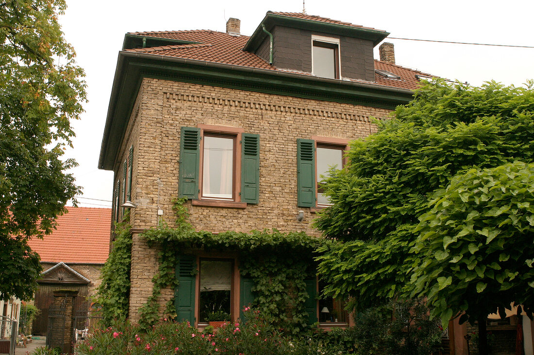 Stallmann-Hiestand Stallmann Hiestand Weingut mit Weinverkauf in Uelversheim Rheinland-Pfalz