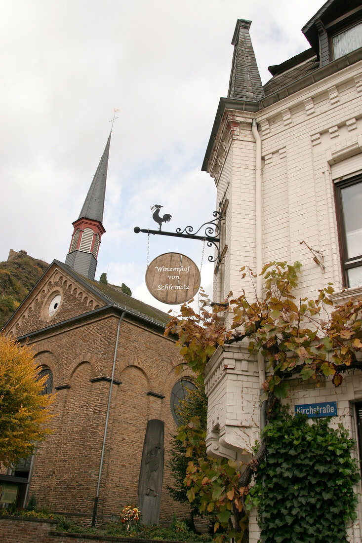 Freiherr von Schleinitz Weingut mit Weinverkauf Geschenkeshop in Kobern-Gondorf Kobern Gondorf